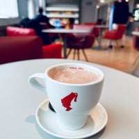 Photo taken at Austrian Airlines Business Lounge by Hind on 11/13/2023
