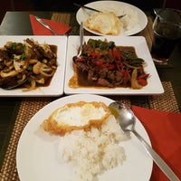 Снимок сделан в Jasmine Thai Cuisine пользователем Cookie M. 11/7/2017