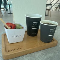 Das Foto wurde bei Equal Coffee Hub von Nawwaf am 12/3/2023 aufgenommen