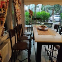 Foto tirada no(a) Kipos Kitchen &amp;amp; Cafe por Onur D. em 10/7/2022
