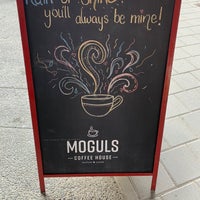 8/17/2023 tarihinde Thomas H.ziyaretçi tarafından Moguls Coffee House'de çekilen fotoğraf