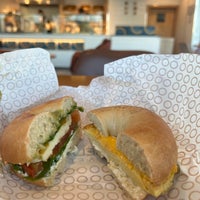 รูปภาพถ่ายที่ Bagel Brothers - Sandwich Restaurant โดย AlhanouPh เมื่อ 2/1/2024