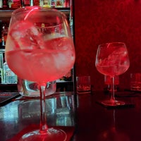 Das Foto wurde bei Slow Barcelona Cocktails &amp;amp; Boîte von jordivàlen am 2/4/2023 aufgenommen