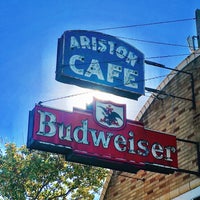 Foto tirada no(a) The Ariston Cafe por Matt K. em 11/19/2016