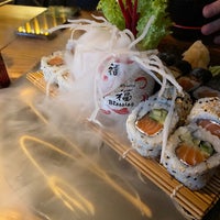 Foto diambil di hello sushi oleh ylz pada 10/22/2020