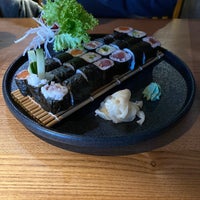 Foto scattata a hello sushi da ylz il 10/22/2020