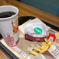 Photo taken at Burger King by S3D G. on 7/9/2022