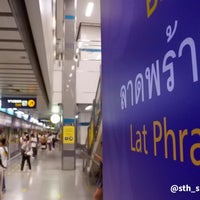 Photo taken at MRT Lat Phrao (BL15) by 瑞克斯 巴. on 4/10/2024