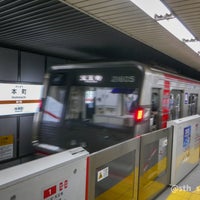 Photo taken at Midosuji Line Hommachi Station (M18) by 瑞克斯 巴. on 10/15/2023