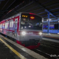 Photo taken at Stasiun Juanda by 瑞克斯 巴. on 3/5/2023
