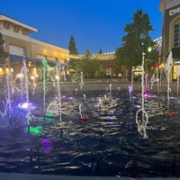 Das Foto wurde bei Fountains at Roseville von Aliona D. am 6/16/2022 aufgenommen