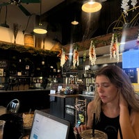 Foto scattata a Coffee Republic Café da Ory S. il 9/5/2022