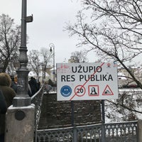 Foto diambil di Užupio tiltas | Užupis bridge oleh Татьяна Д. pada 12/4/2022