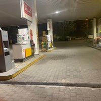 Photo taken at Shell by Janek W. on 5/13/2022