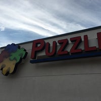 Foto tirada no(a) Puzzle Warehouse por Benton em 9/11/2017