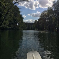 Foto diambil di Dinant Évasion - Lesse Kayaks oleh Mehak S. pada 8/22/2022