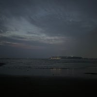Foto tirada no(a) Miramar Beach por Anish S. em 10/1/2023