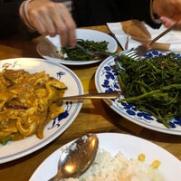 Photo taken at Banana Leaf Malaysian Cuisine by Stephen P. on 11/14/2021