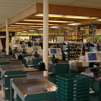 รูปภาพถ่ายที่ Greenbelt Co-Op Supermarket &amp;amp; Pharmacy โดย Greenbelt Co-Op Supermarket &amp;amp; Pharmacy เมื่อ 9/2/2015