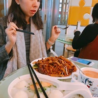 Photo taken at Tsui Wah Restaurant by Julian L. on 3/23/2018