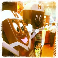 Photo taken at Hershey’s Chocolate by Julian L. on 9/28/2012