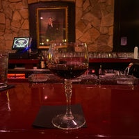 Foto diambil di Nicky Blaine&amp;#39;s Cocktail Lounge oleh Julia M. pada 6/17/2022