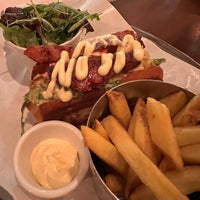 Photo taken at Ted Burger&amp;amp;Lobster by Alba E. on 8/1/2022