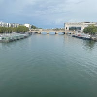 Photo taken at Bords de Seine des Quais François Mauriac by Janner A. on 9/17/2023