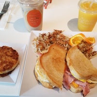 Das Foto wurde bei Scramble, a breakfast joint von Ryan W. am 2/3/2019 aufgenommen