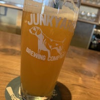 Foto tirada no(a) Junkyard Brewing Company por Brian Z. em 2/3/2023