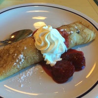 Photo taken at IHOP by 🍃Romina F. on 2/10/2015
