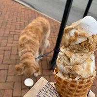 Foto scattata a Jeni&amp;#39;s Splendid Ice Creams da Marissa H. il 8/3/2022