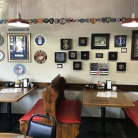 6/23/2022 tarihinde Red Rooster Cafeziyaretçi tarafından Red Rooster Cafe'de çekilen fotoğraf