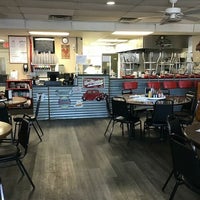 6/23/2022 tarihinde Red Rooster Cafeziyaretçi tarafından Red Rooster Cafe'de çekilen fotoğraf