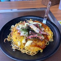 Photo taken at Chinchikurin Hiroshima Okonomiyaki by Rachael W. on 7/3/2022