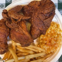 Photo taken at Gus&amp;#39;s World Famous Fried Chicken by Mohammed on 8/10/2022