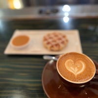 Foto diambil di Medina Café oleh Asma pada 10/22/2023