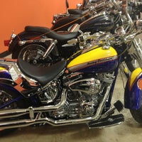 3/8/2013 tarihinde The Drewziyaretçi tarafından Harley-Davidson of Cincinnati'de çekilen fotoğraf