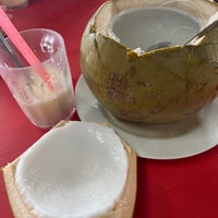 Photo taken at Klebang Original Coconut Milk Shake by Vee W. on 2/22/2024