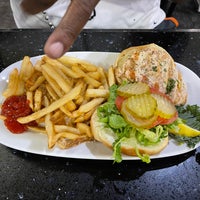 Foto scattata a Deanie&#39;s Seafood Restaurant in the French Quarter da NATASHA C. il 10/15/2022