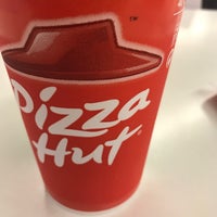 Foto diambil di Pizza Hut oleh Silvia G. pada 3/21/2017