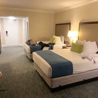 รูปภาพถ่ายที่ Holiday Inn Oceanfront Resort at the Pavilion โดย 🇬🇧Al G. เมื่อ 10/7/2020