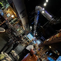 8/13/2022 tarihinde 🇬🇧Al G.ziyaretçi tarafından 8th Ave Tiki Bar And Grill'de çekilen fotoğraf