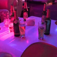 Foto tirada no(a) Senate Club &amp;amp; Lounge por bardia e. em 8/13/2017
