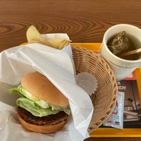 Photo taken at Freshness Burger by うーはた on 1/5/2022
