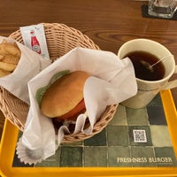 Photo taken at Freshness Burger by うーはた on 1/19/2022