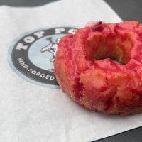 Photo taken at Top Pot Doughnuts by Bill H. on 1/17/2024