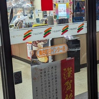 Photo taken at 7-Eleven by 夜宵田 テ. on 1/1/2024
