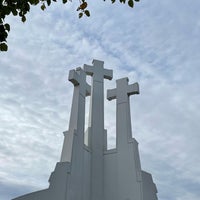 Das Foto wurde bei Denkmal der drei Kreuze von Hasti A. am 9/10/2022 aufgenommen