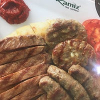 รูปภาพถ่ายที่ Köfteci Ramiz โดย Yasemin Y. เมื่อ 8/11/2022